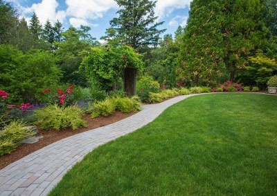 tranquil garden entryway with green lawn and flowers