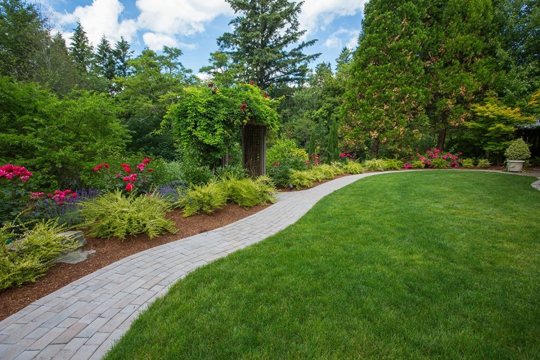 tranquil garden entryway with green lawn and flowers