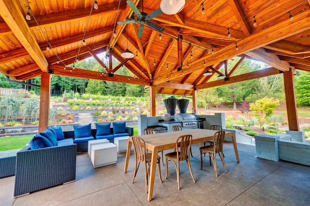 outdoor living, covered patio with kitchen