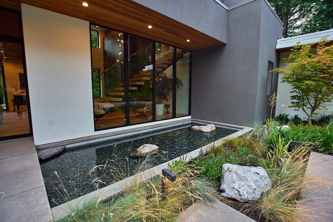 Serene modern reflecting pool water feature by Dennis' 7 Dees Landscaping