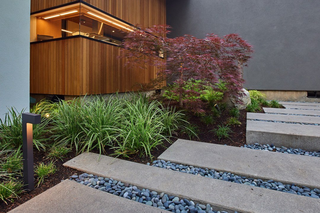 hardscaped path and steps to tranquil garden by Dennis' 7 Dees